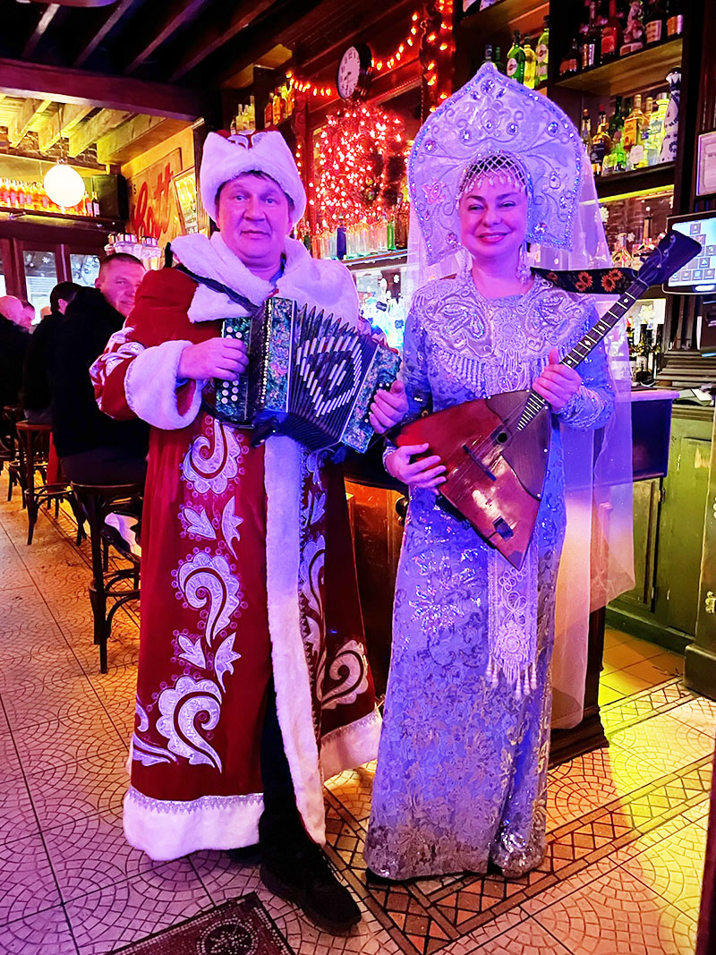 Barynya  Russian Music Duo, Balalaika, Garmoshka, Guitar, singers, Mikhail Smirnov, Elina Karokhina